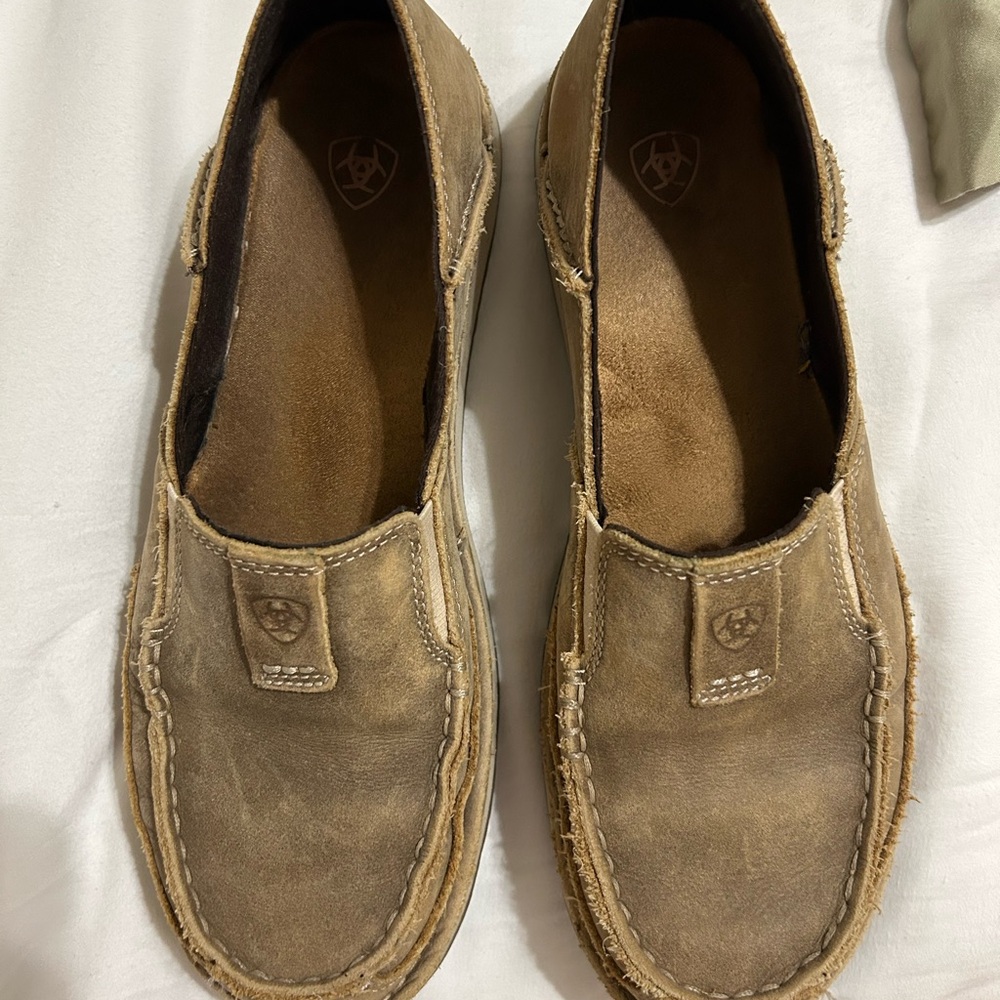 Women’s Ariat shoes